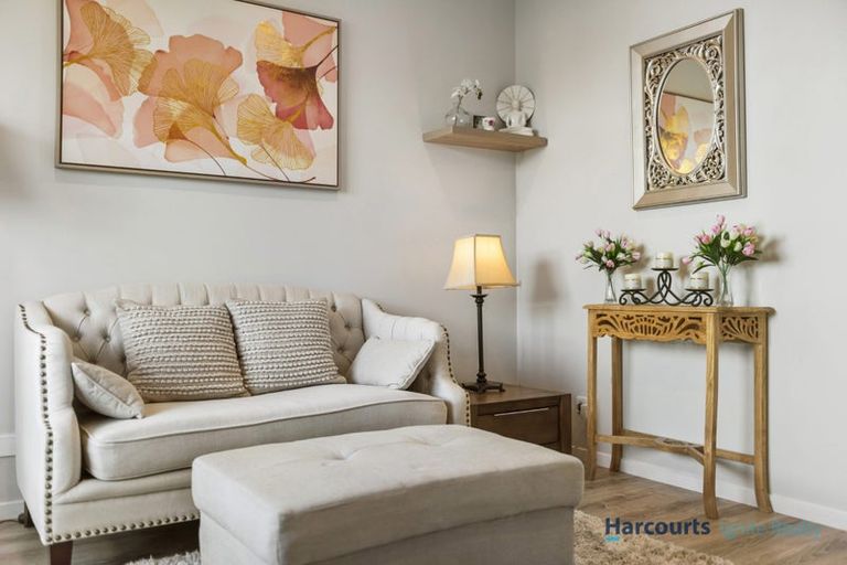 Photo of property in 7 Samuel Cassidy Avenue, Swanson, Auckland, 0614