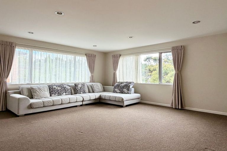 Photo of property in 70 Laurel Oak Drive, Schnapper Rock, Auckland, 0632