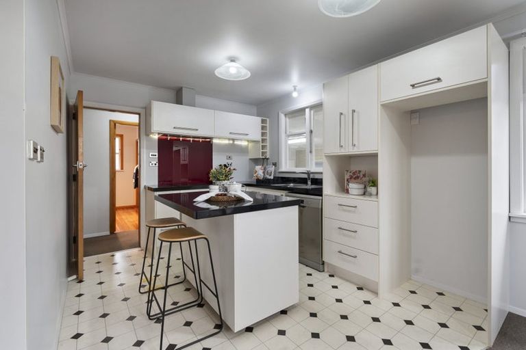 Photo of property in 17 Pembroke Street, Highbury, Palmerston North, 4412