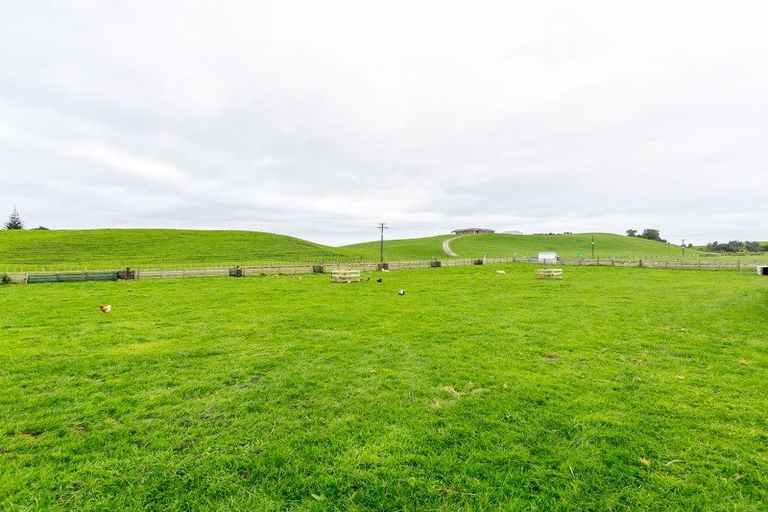 Photo of property in 2 Nopera Road, Waiiti, Urenui, 4377