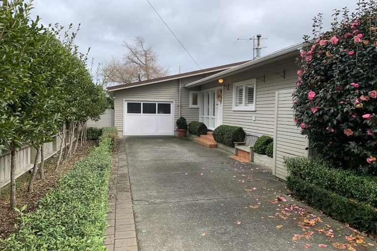 Photo of property in 12 Sunny Glen, Waikanae, 5036