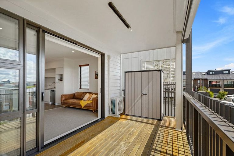 Photo of property in 16 Raranga Lane, Hobsonville, Auckland, 0616