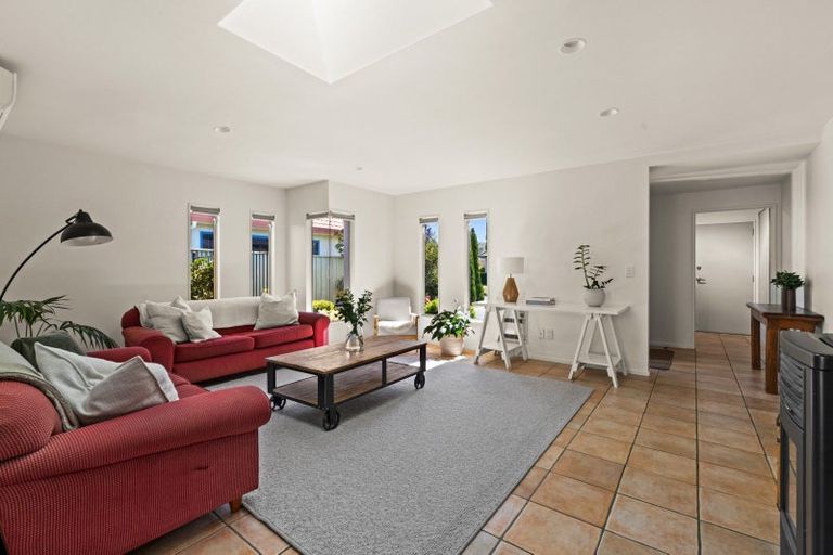 Photo of property in 2 Queens Walk, Taradale, Napier, 4112