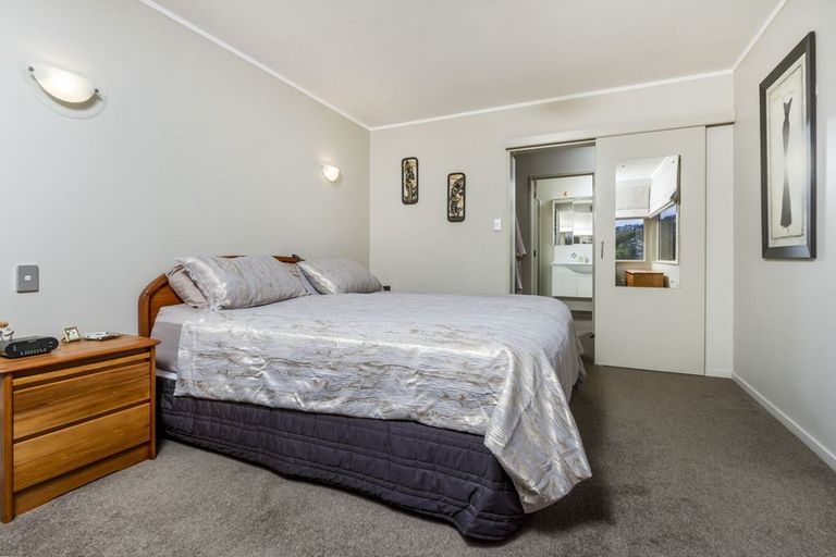 Photo of property in 18 Carnmore Place, Torbay, Auckland, 0630