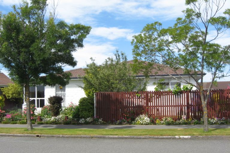 Photo of property in 2/72 Royal Park Drive, Parklands, Christchurch, 8083