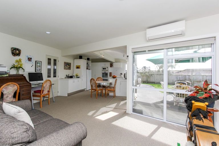 Photo of property in 14 Del Mar Place, Merrilands, New Plymouth, 4312