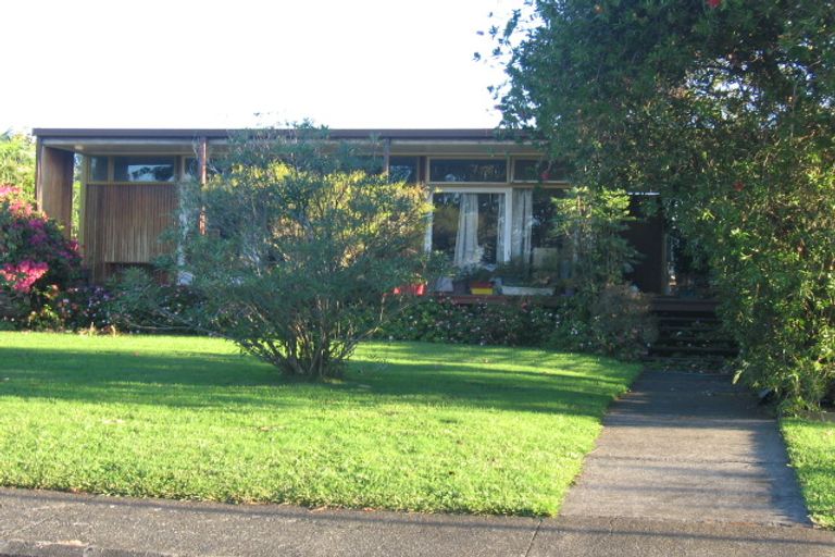 Photo of property in 16 Sunnyhill Crescent, Sunnyhills, Auckland, 2010