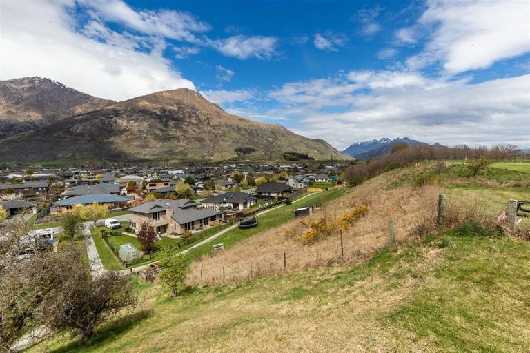 Photo of property in 13 Ada Place, Lake Hayes, Queenstown, 9304