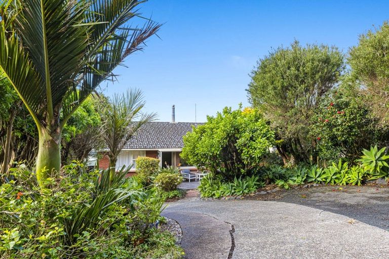 Photo of property in 278 Whangaparaoa Road, Red Beach, 0932