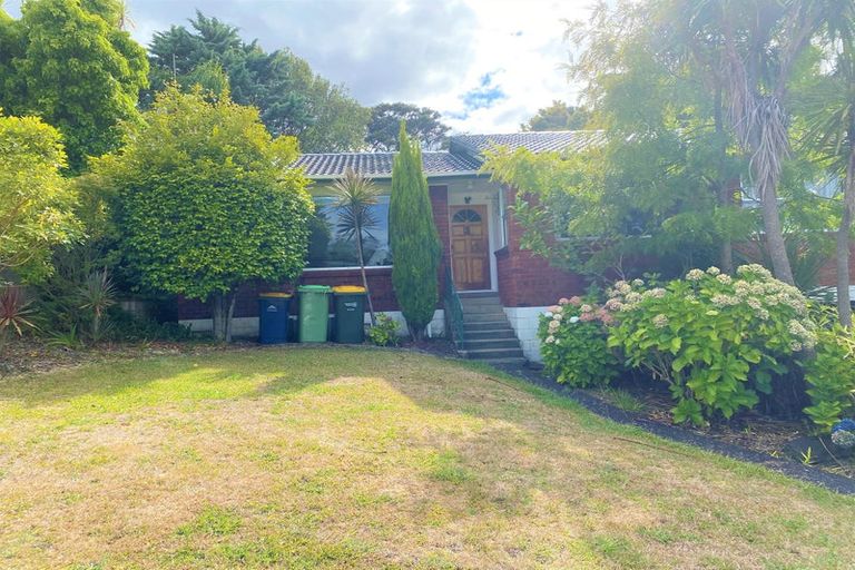 Photo of property in 44 Easton Park Parade, Glenfield, Auckland, 0629