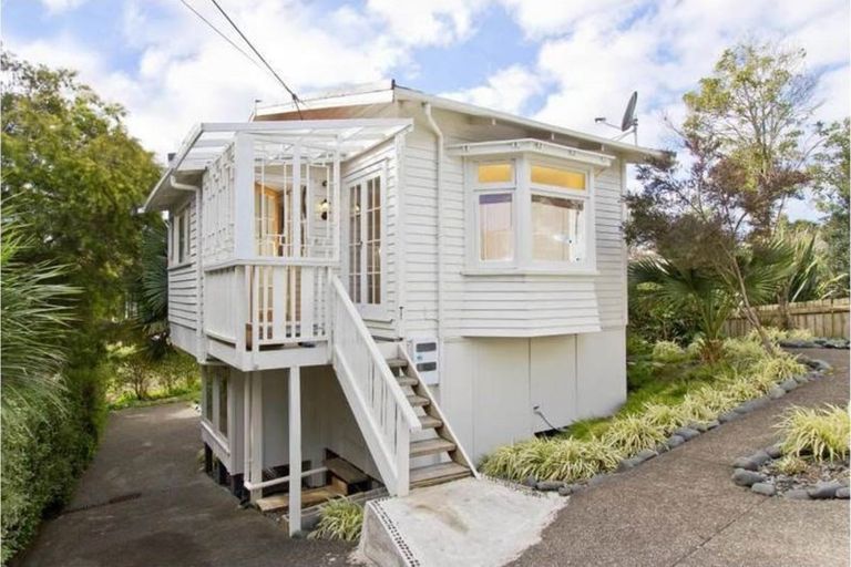 Photo of property in 2/10 Alma Street, Te Atatu South, Auckland, 0610
