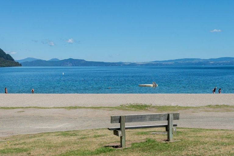 Photo of property in 4a Oakdale Drive, Kinloch, Taupo, 3377