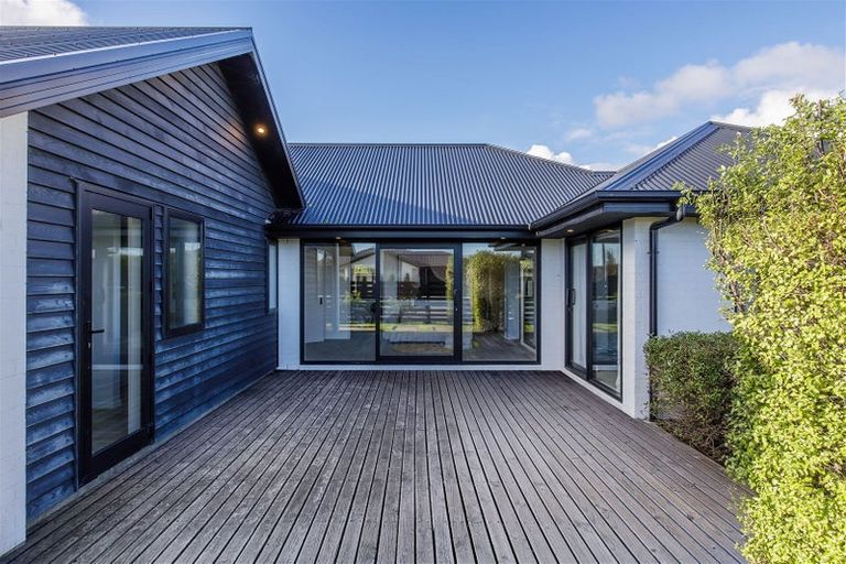 Photo of property in 24 Shillingford Boulevard, Rolleston, 7615