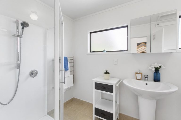 Photo of property in 1/37 View Road, Henderson, Auckland, 0612