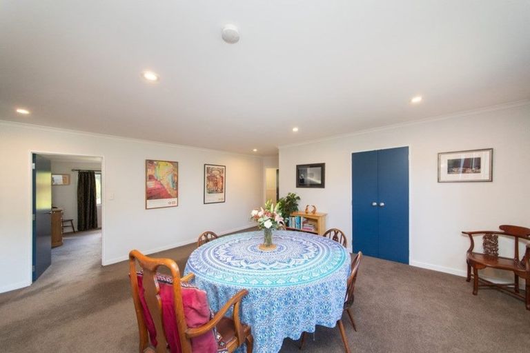 Photo of property in 57 Waicola Drive, Fitzherbert, Palmerston North, 4471