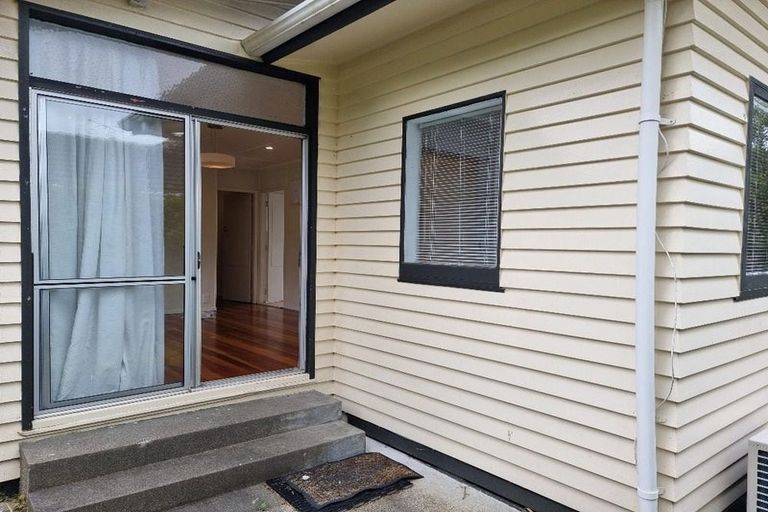 Photo of property in 5 Aorangi Road, Paraparaumu, 5032