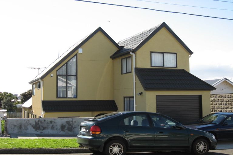 Photo of property in 15 Endeavour Street, Lyall Bay, Wellington, 6022