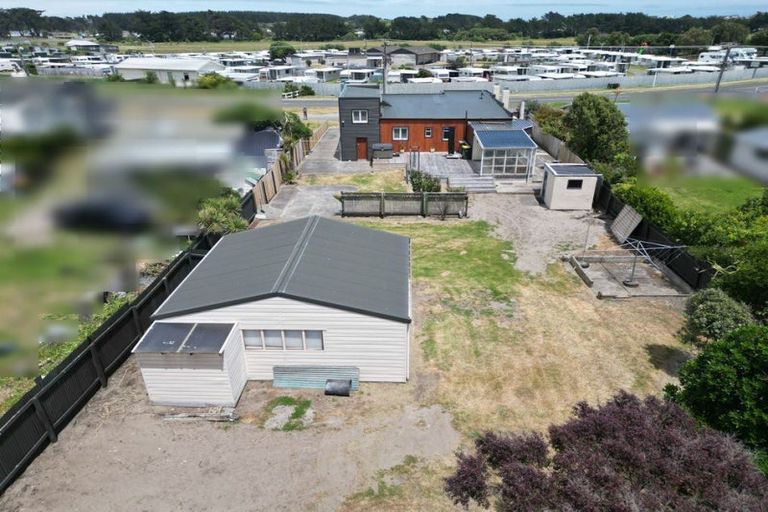 Photo of property in 35 Nash Parade, Foxton Beach, Foxton, 4815