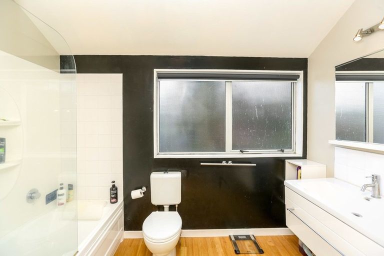 Photo of property in 12 Govett Avenue, Frankleigh Park, New Plymouth, 4310