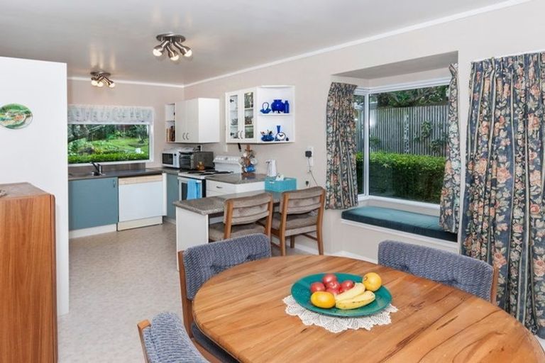 Photo of property in 7 Borrowdace Avenue, Botany Downs, Auckland, 2010