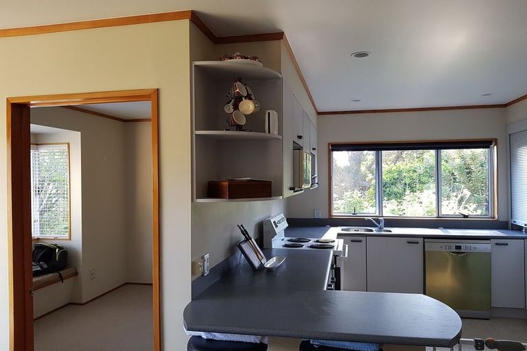 Photo of property in 2/10 Ondine Place, Glenfield, Auckland, 0629