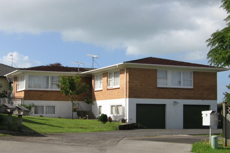 Photo of property in 2/11 The Rosebowl, Sunnyhills, Auckland, 2010
