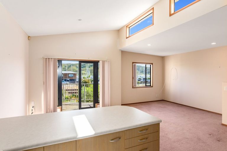 Photo of property in 14 Marina View, Paremata, Porirua, 5026