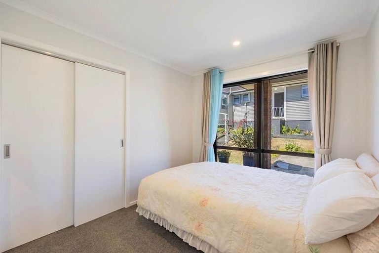 Photo of property in 52 Hobart Crescent, Wattle Downs, Auckland, 2103
