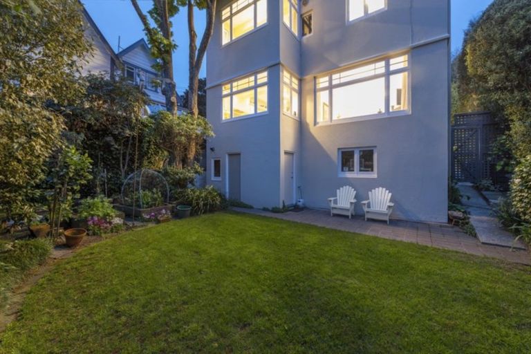 Photo of property in 19 Grant Road, Thorndon, Wellington, 6011