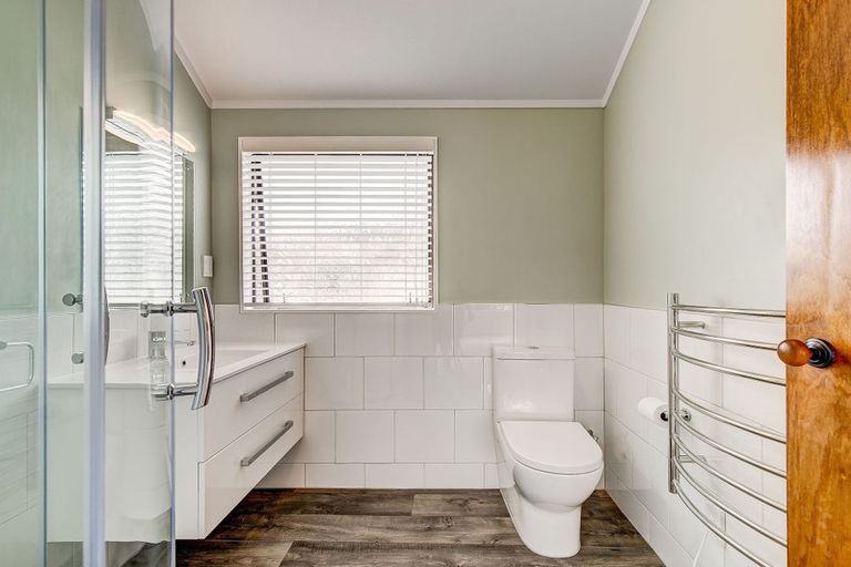 Photo of property in 2/13 Mana Esplanade, Paremata, Porirua, 5026