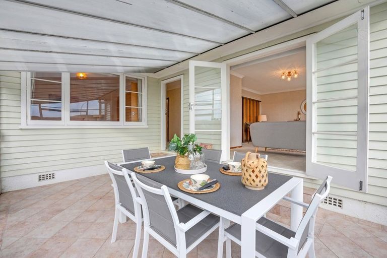 Photo of property in 136 Mana Esplanade, Paremata, Porirua, 5026