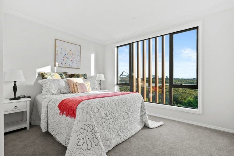 Photo of property in 28 Catalina Avenue, Rosehill, Papakura, 2113