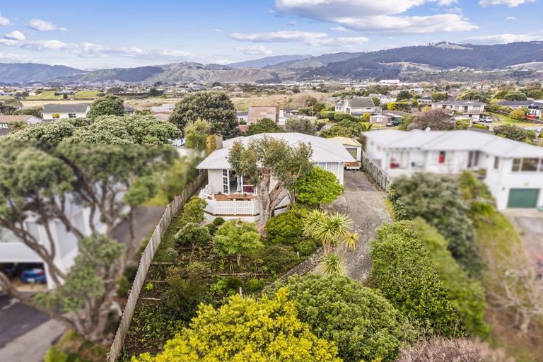 Photo of property in 64 Alexander Road, Raumati Beach, Paraparaumu, 5032