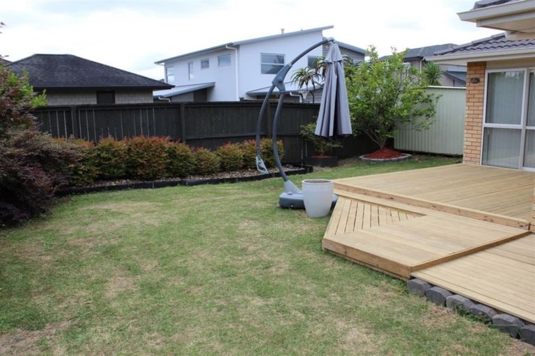 Photo of property in 106c Simpson Road, Henderson Valley, Auckland, 0614