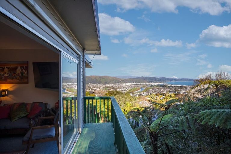 Photo of property in 23b Eastview Grove, Normandale, Lower Hutt, 5010