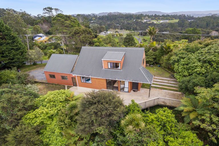 Photo of property in 174 Shaw Road, Oratia, Auckland, 0604