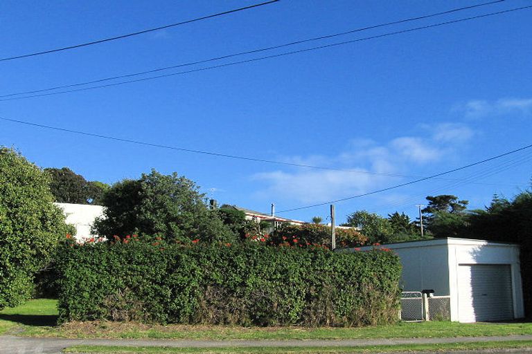 Photo of property in 26 Heperi Street, Waikanae Beach, Waikanae, 5036