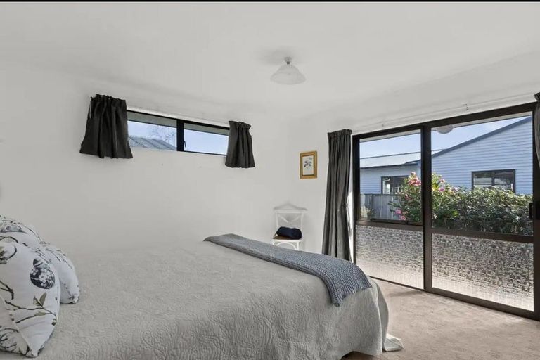 Photo of property in 2/8 Duart Road, Havelock North, 4130