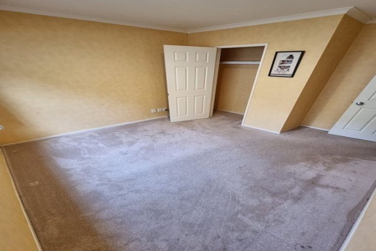 Photo of property in 3 Cricklade Terrace, Windsor Park, Auckland, 0632