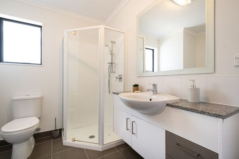 Photo of property in 59a Sungrove Rise, Sunnyvale, Auckland, 0612