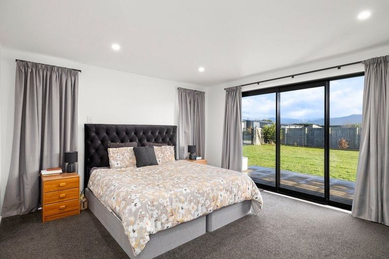 Photo of property in 5 Remutaka Lane, Carterton, 5713
