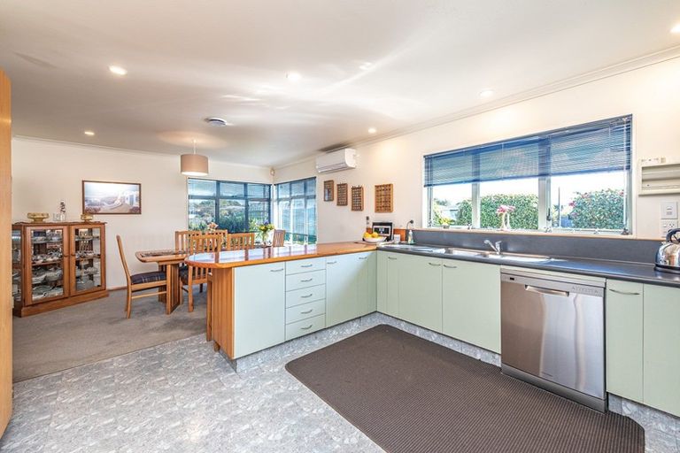 Photo of property in 1 Saint Helens Place, Tawhero, Whanganui, 4501