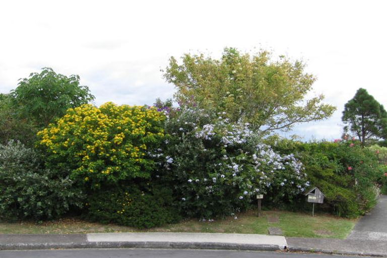 Photo of property in 2/1 Piripiri Crescent, Torbay, Auckland, 0630