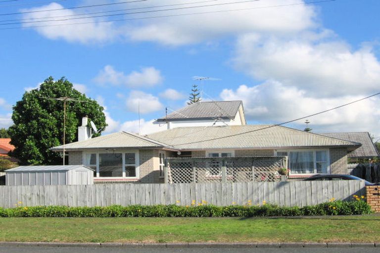 Photo of property in 18 Ross Crescent, Orewa, 0931