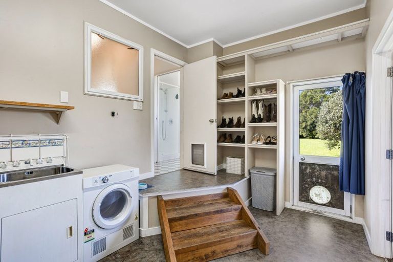 Photo of property in 42 Koraha Road, Kumeu, 0892