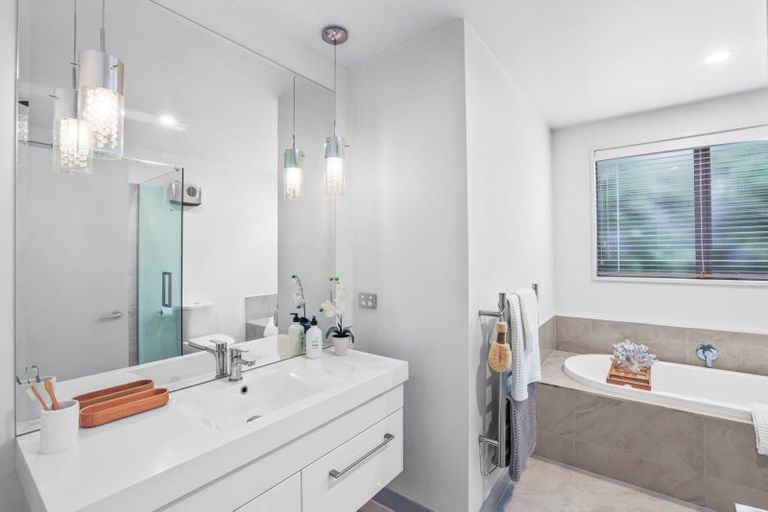 Photo of property in 320 Cannon Hill Crescent, Mount Pleasant, Christchurch, 8081