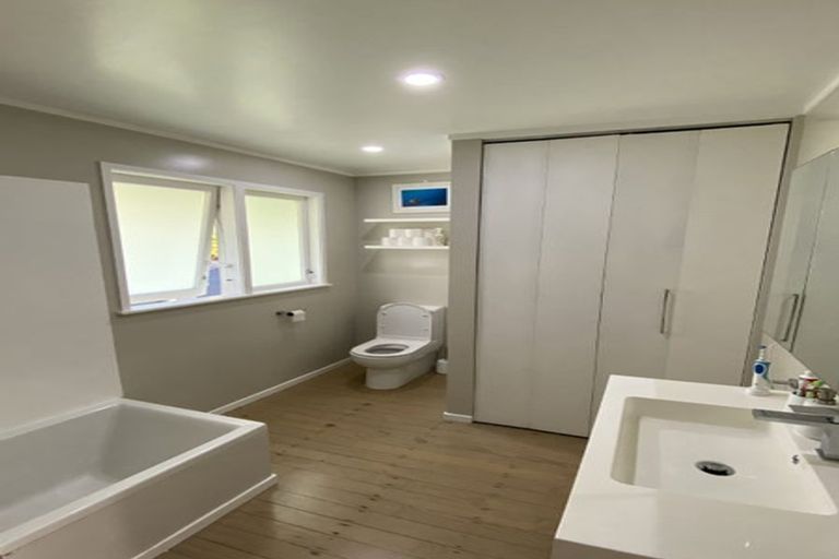 Photo of property in 27 Aplin Place, Birkdale, Auckland, 0626