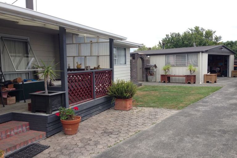 Photo of property in 24 Hillcrest Drive, Kelvin Grove, Palmerston North, 4414
