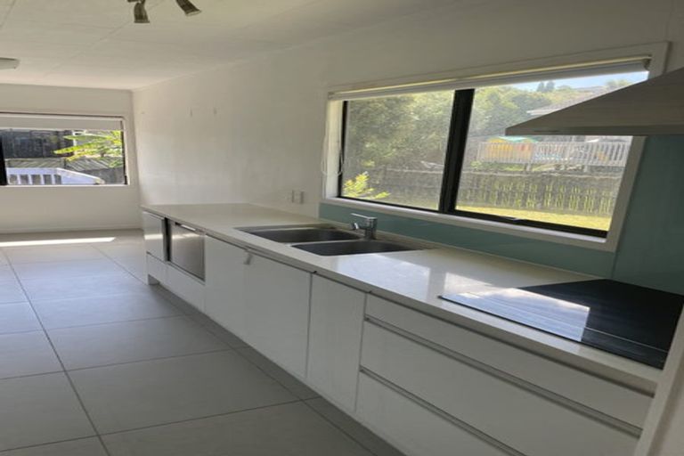 Photo of property in 11 Santiago Crescent, Unsworth Heights, Auckland, 0632