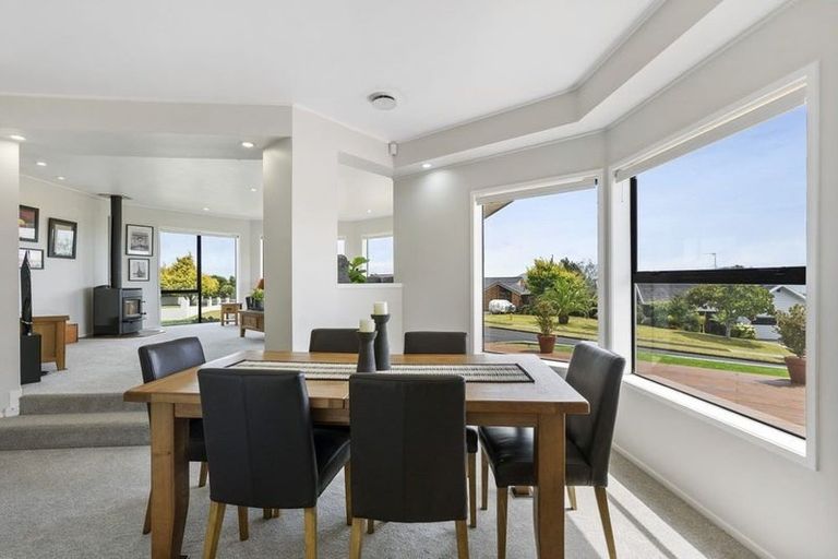 Photo of property in 2 Gillard Place, Eastern Beach, Auckland, 2012